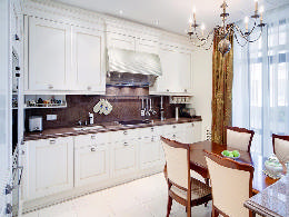 Дизайнер кухни-гостинной